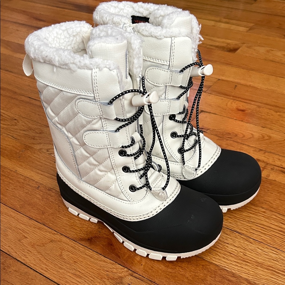 Girls Thermolite White and Black Quilted Winter Boots sz1